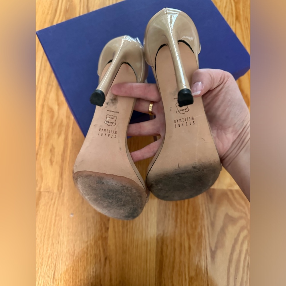 Used Stuart Weitzman beige shoes size 8